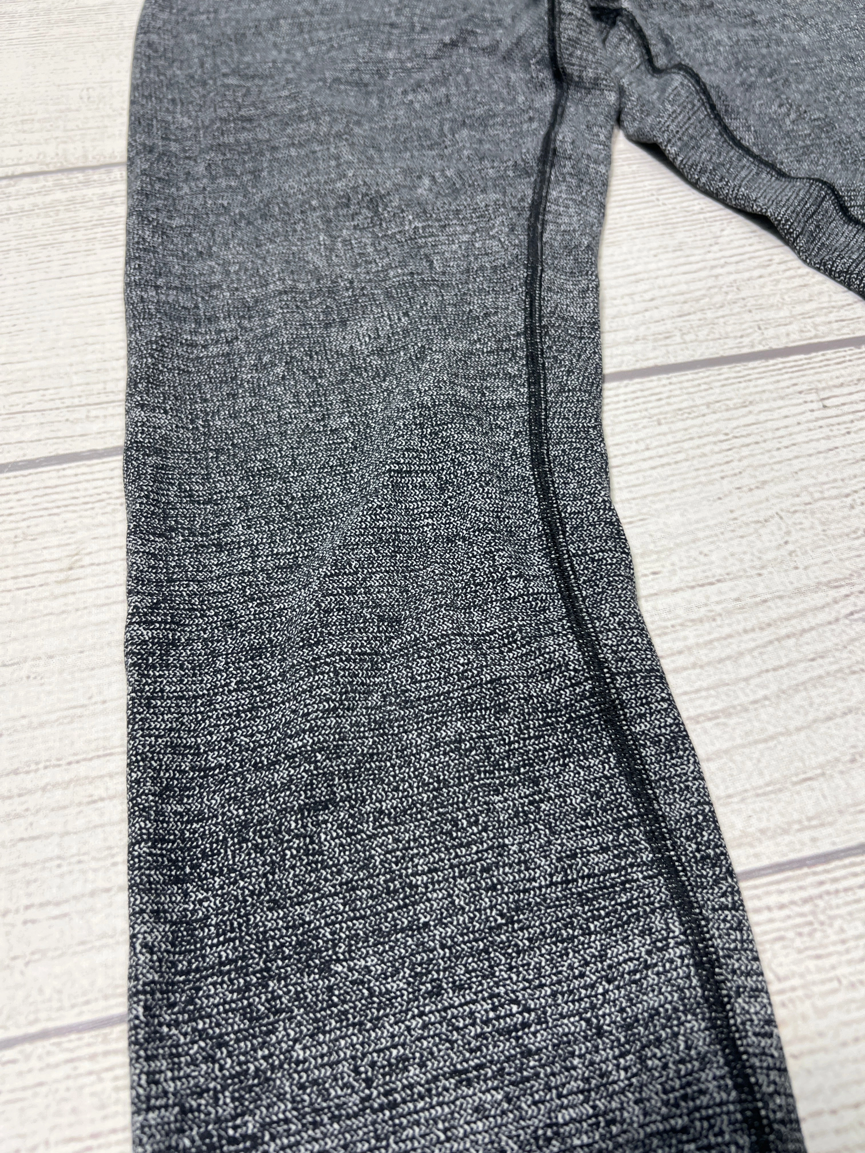Athletic Leggings By Lululemon In Grey, Size: 8
