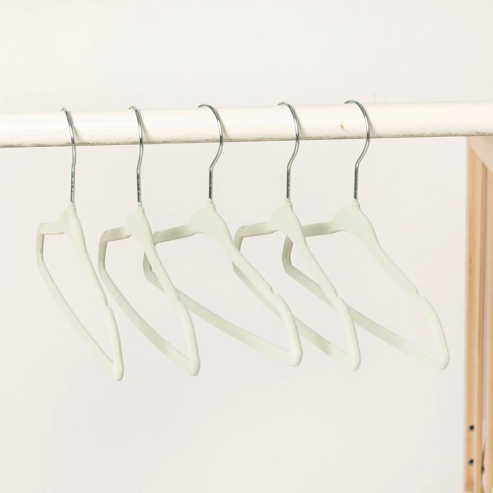 HelloBaby Velvet 5 pcs Hangers - Light Green