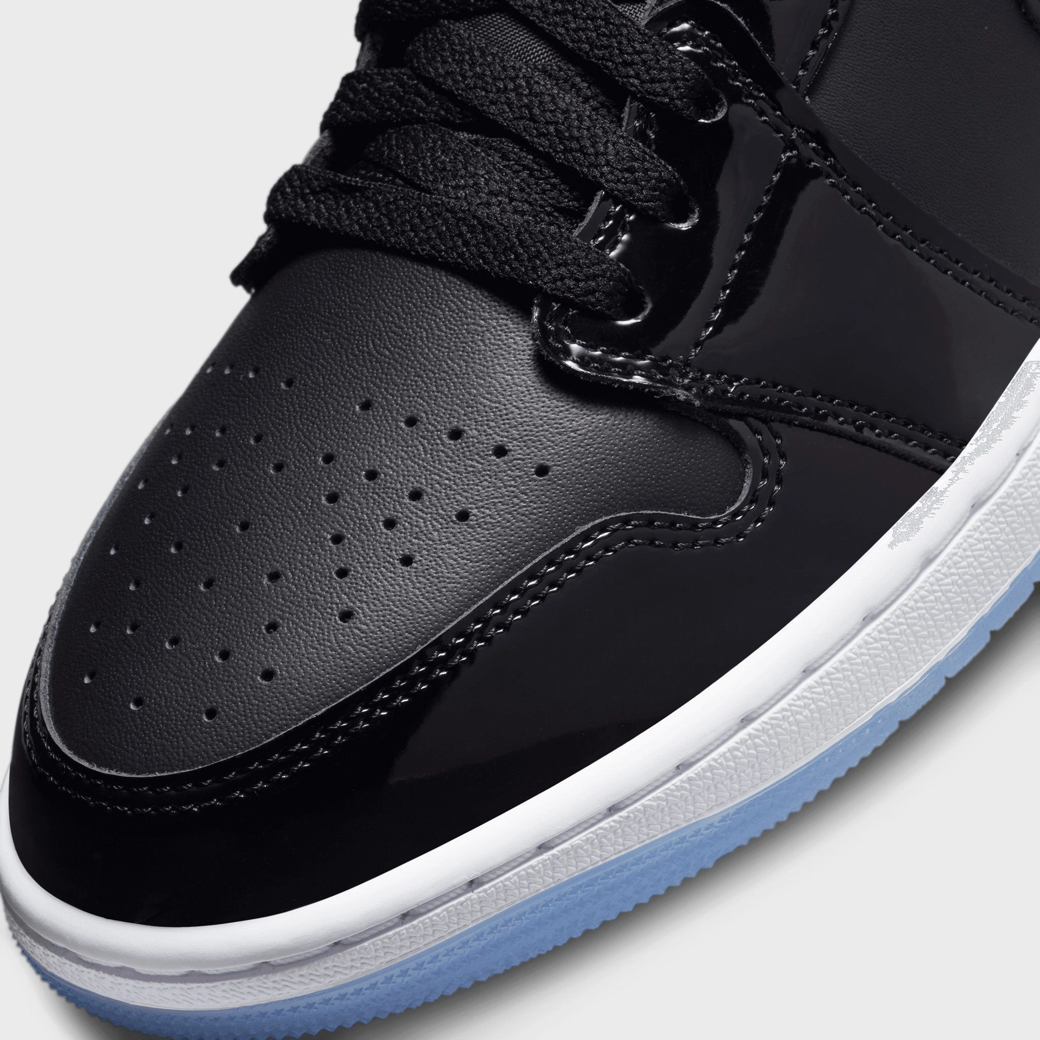Jordan 1 Mid SE Black / Dark Concord - White
