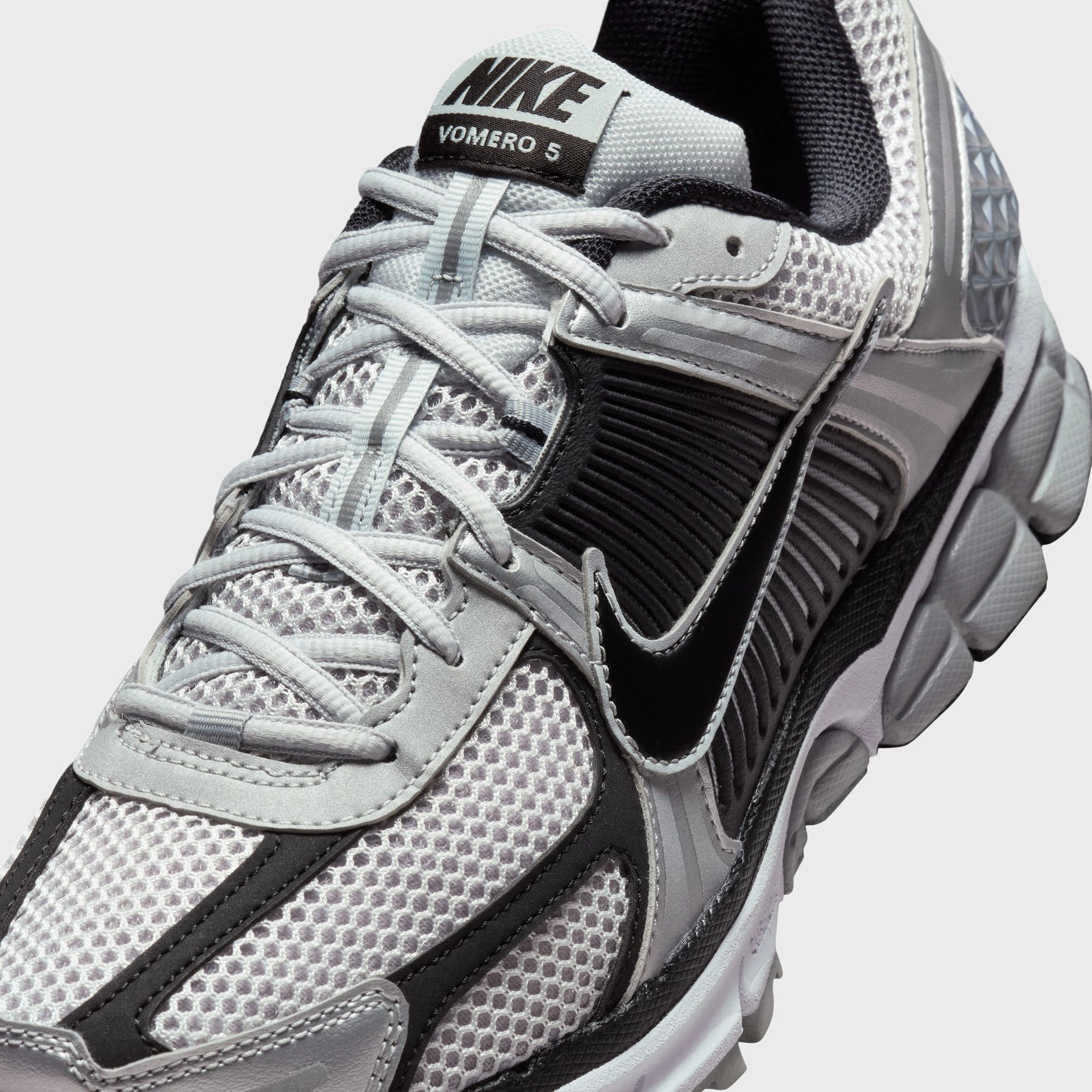 Nike Zoom Vomero 5 Metallic Silver / Black - Pure Platinum