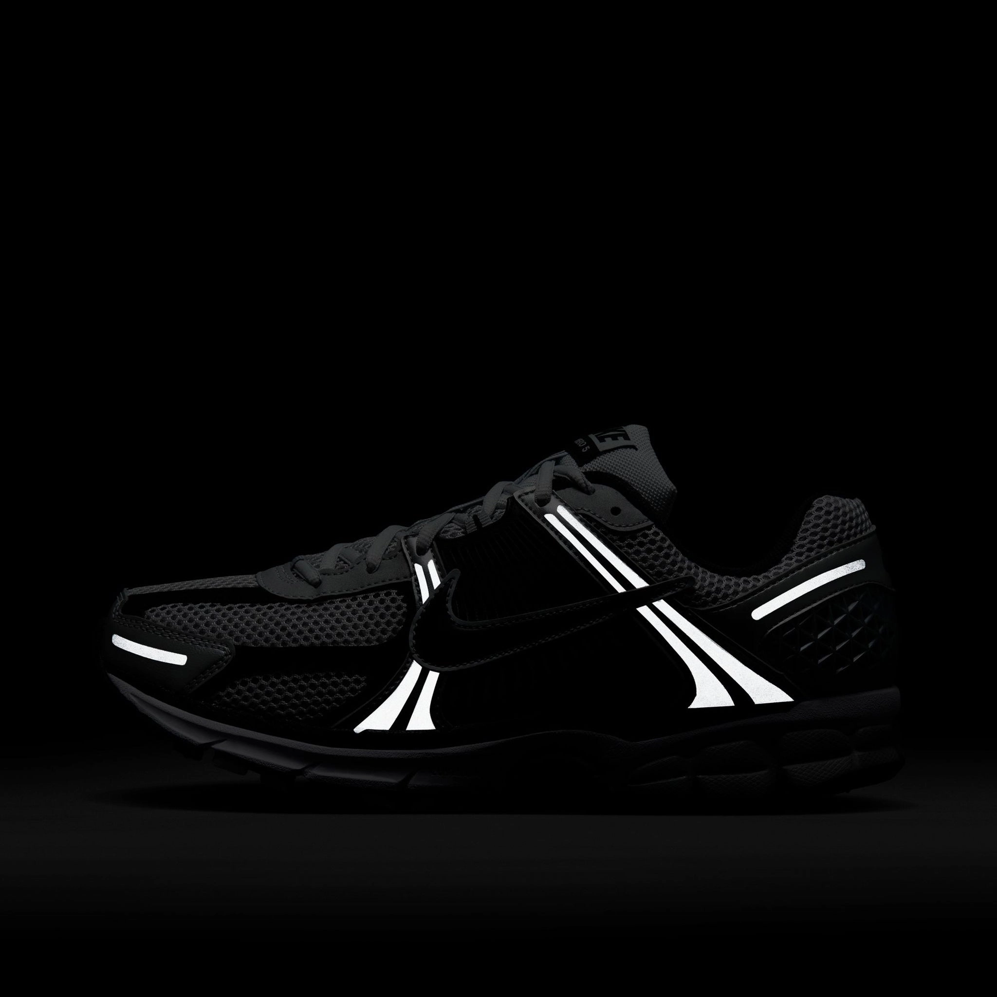 Nike Zoom Vomero 5 Metallic Silver / Black - Pure Platinum