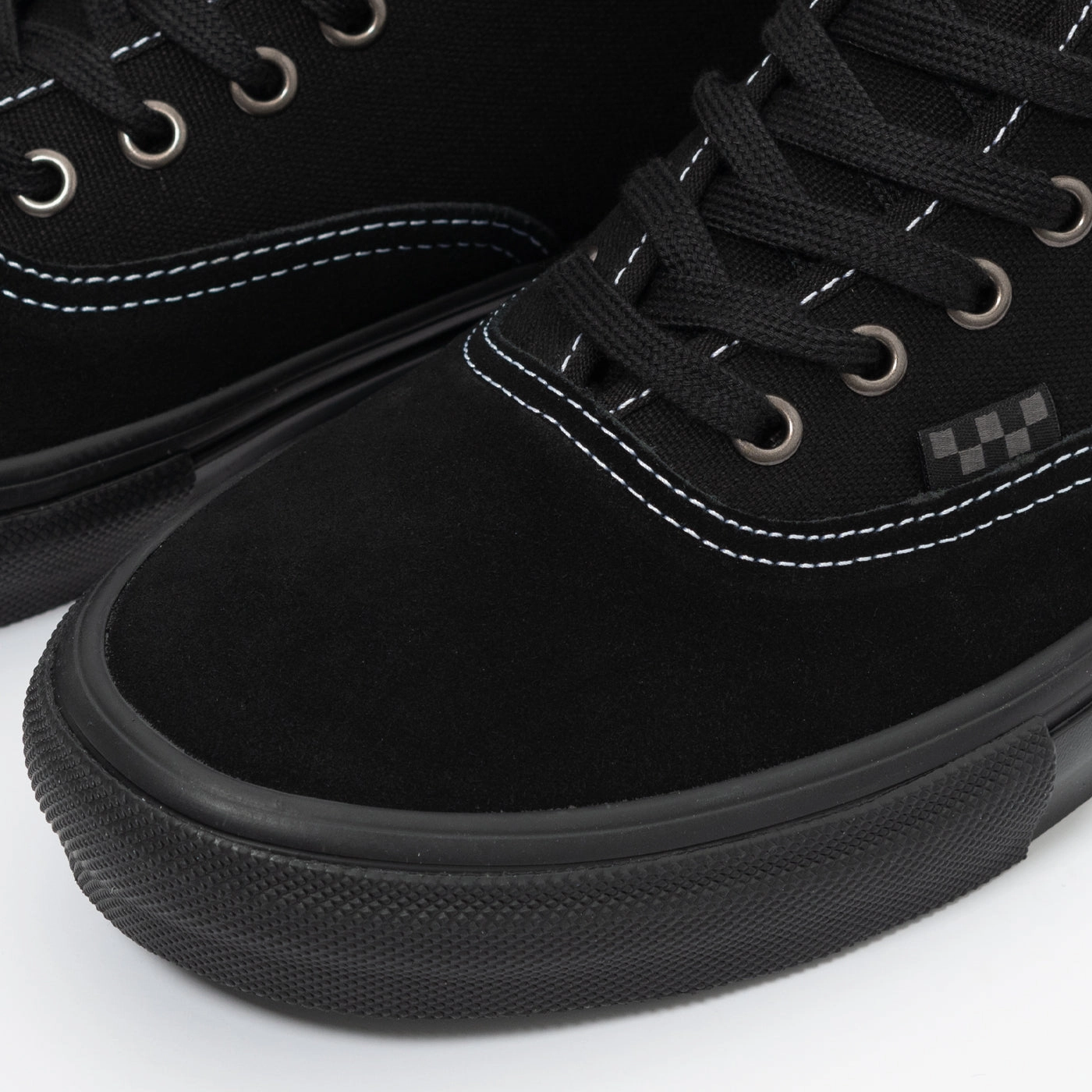 Skate Authentic Mid (Blackout)