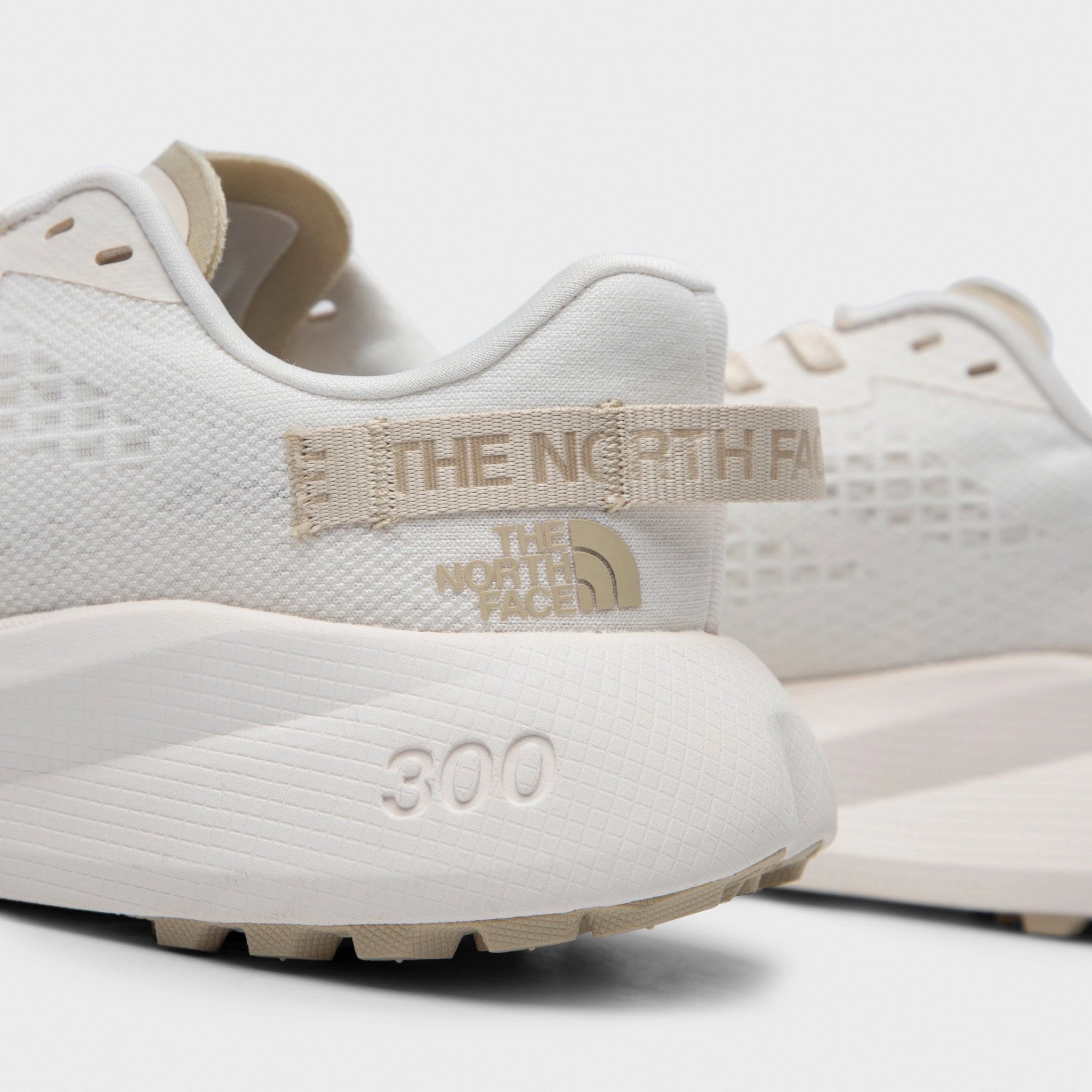 The North Face Women's Altamesa 300 White Dune / White Dune