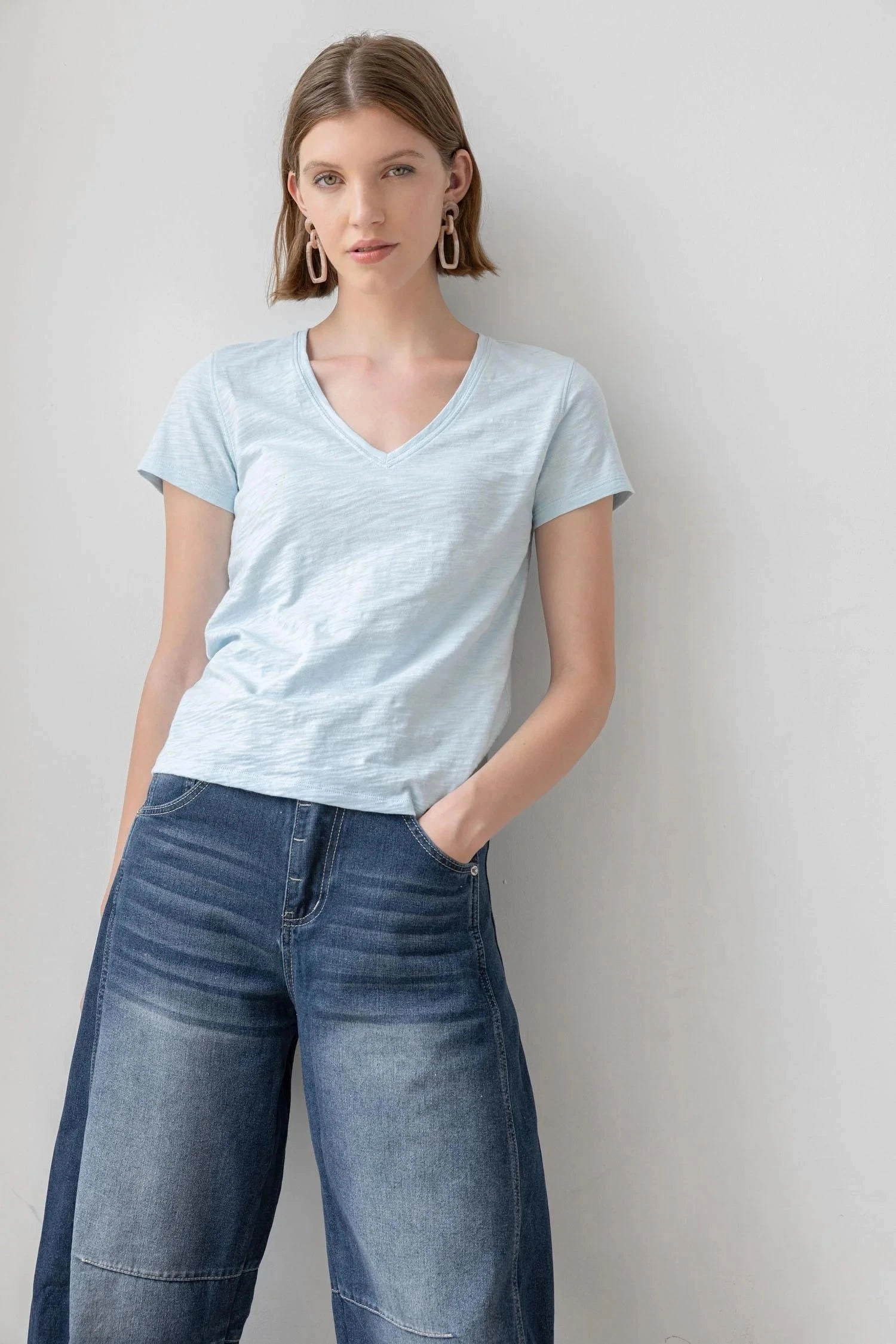 V-Neck Short Sleeve Back Seam Tee Spa